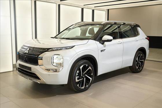 MITSUBISHI OUTLANDER 2.4 PHEV SIGNATURE S-AWC DHT MITSUBISHI OUTLANDER 2.4 PHEV SIGNATURE S-AWC DHT